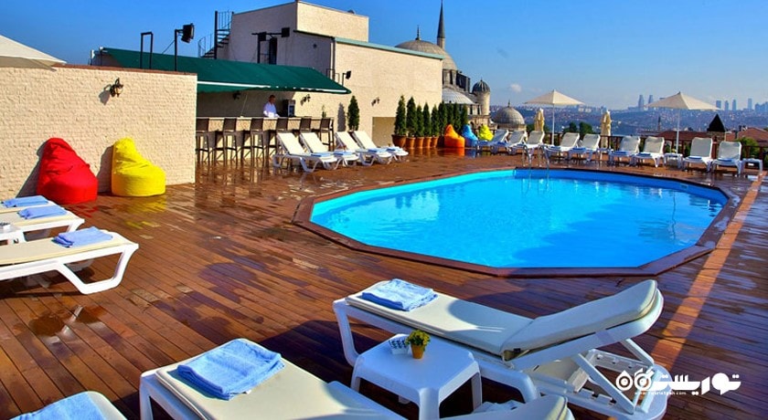 نمای استخر روباز هتل